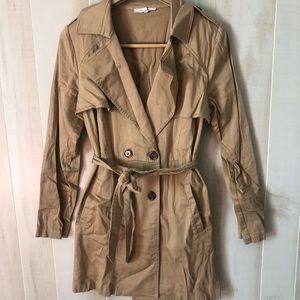 Lightweight short trench coat